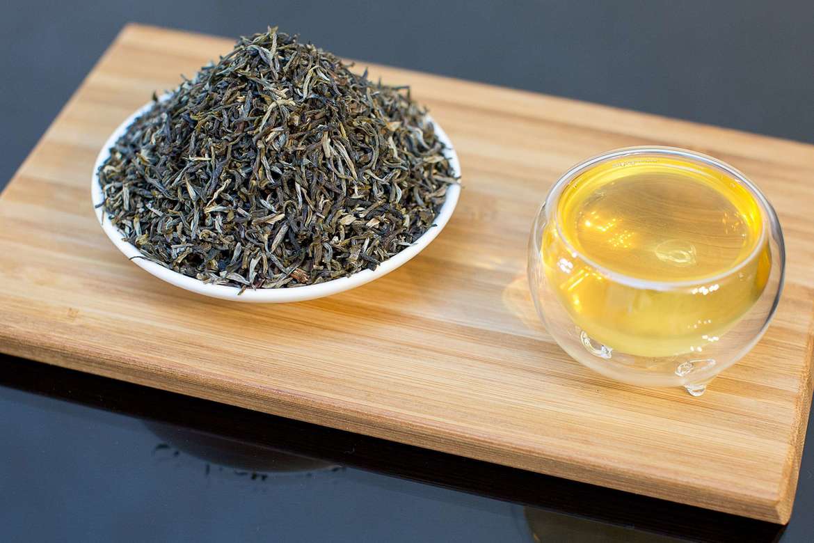 Юньнаньские зеленые нити с серебряными типсами