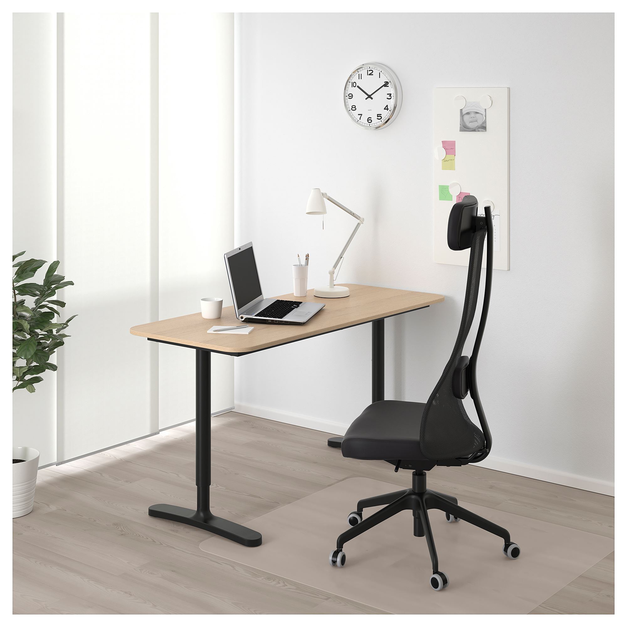 BEKANT IKEA Masa, taxta/qara, 140x60 sm (MƏHSUL SATIŞDA MÖVCUD DEYİL)