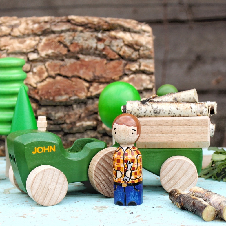 Деревянный трактор с прицепом и водителем Зеленый