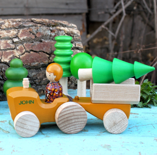 Деревянный трактор с прицепом и водителем Желтый