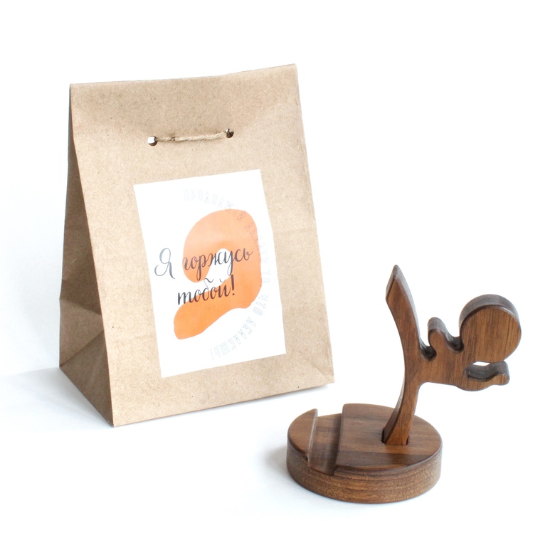 Подставка для телефона из натурального ореха в подарочной упаковке Я горжусь тобой! Продолжай делать то, что делаешь