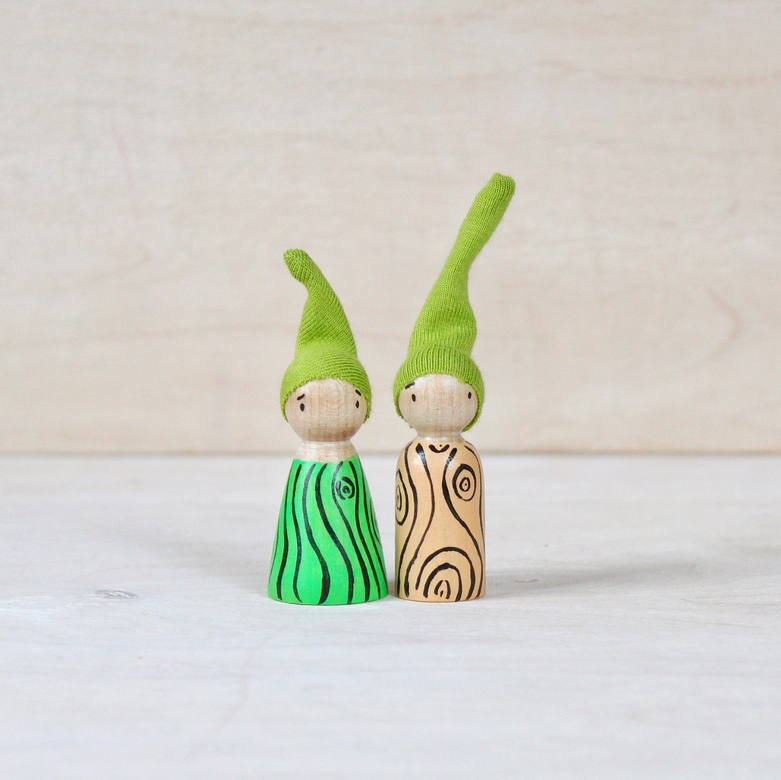 Деревянные лесные человечки-ростки Зеленая и бежевый