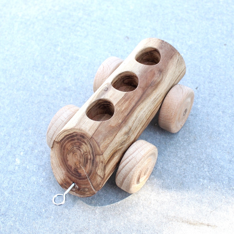 Деревянная машинка бревно лесных человечков