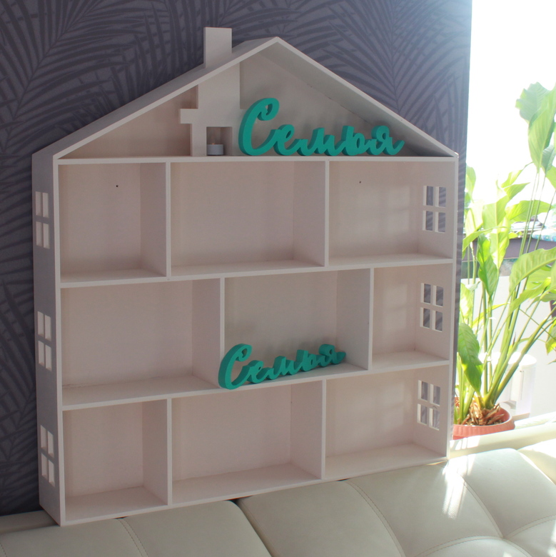 Деревянный домик с окнами в три этажа + чердак и камин