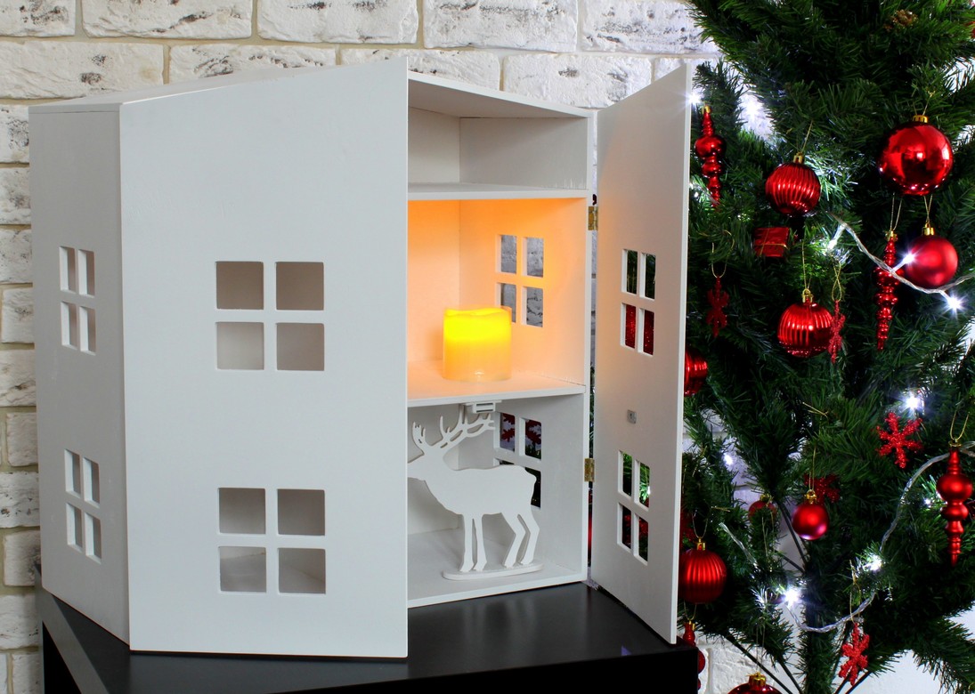 Домик с дверцами