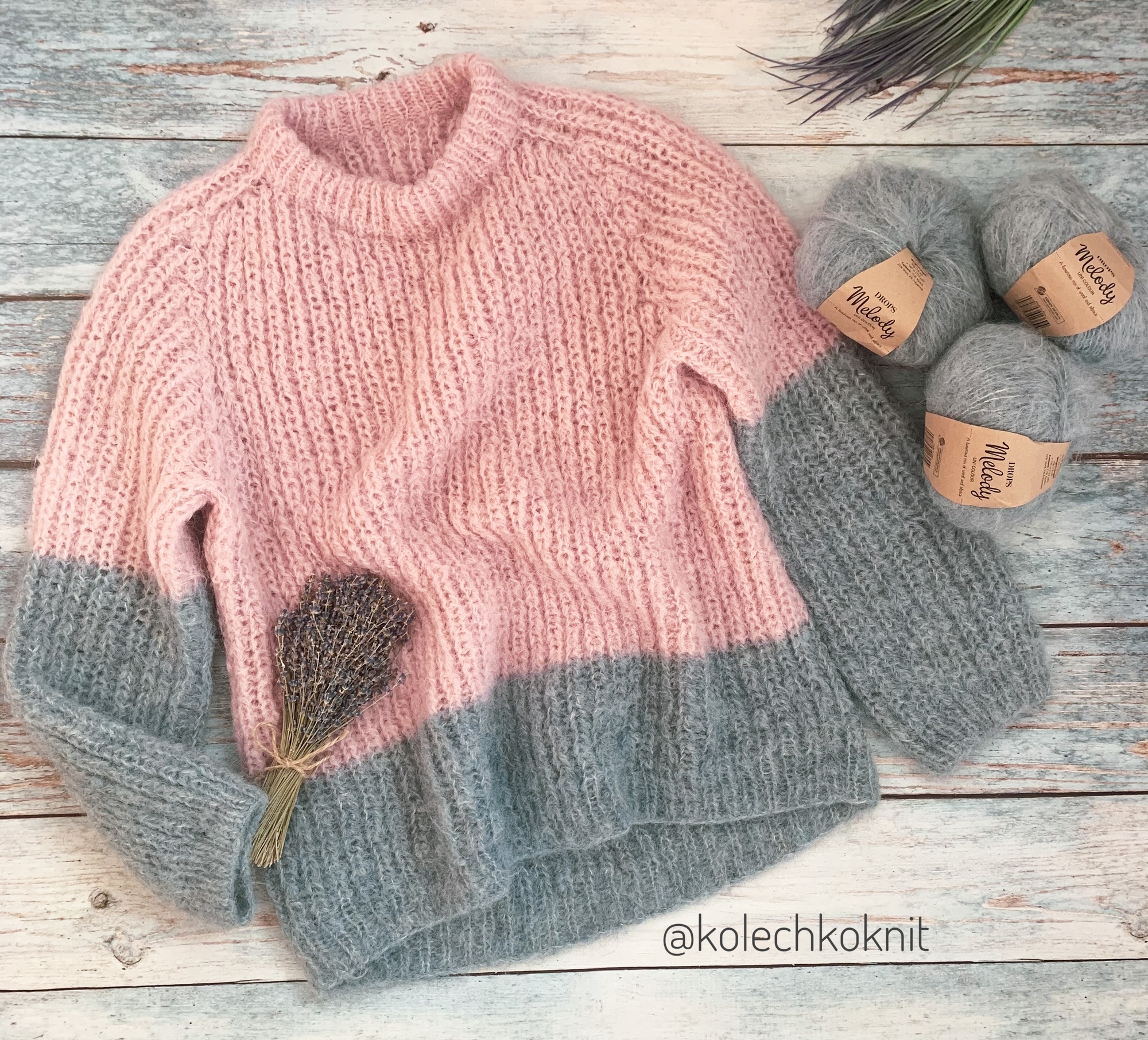 Женский свитер Мелодия