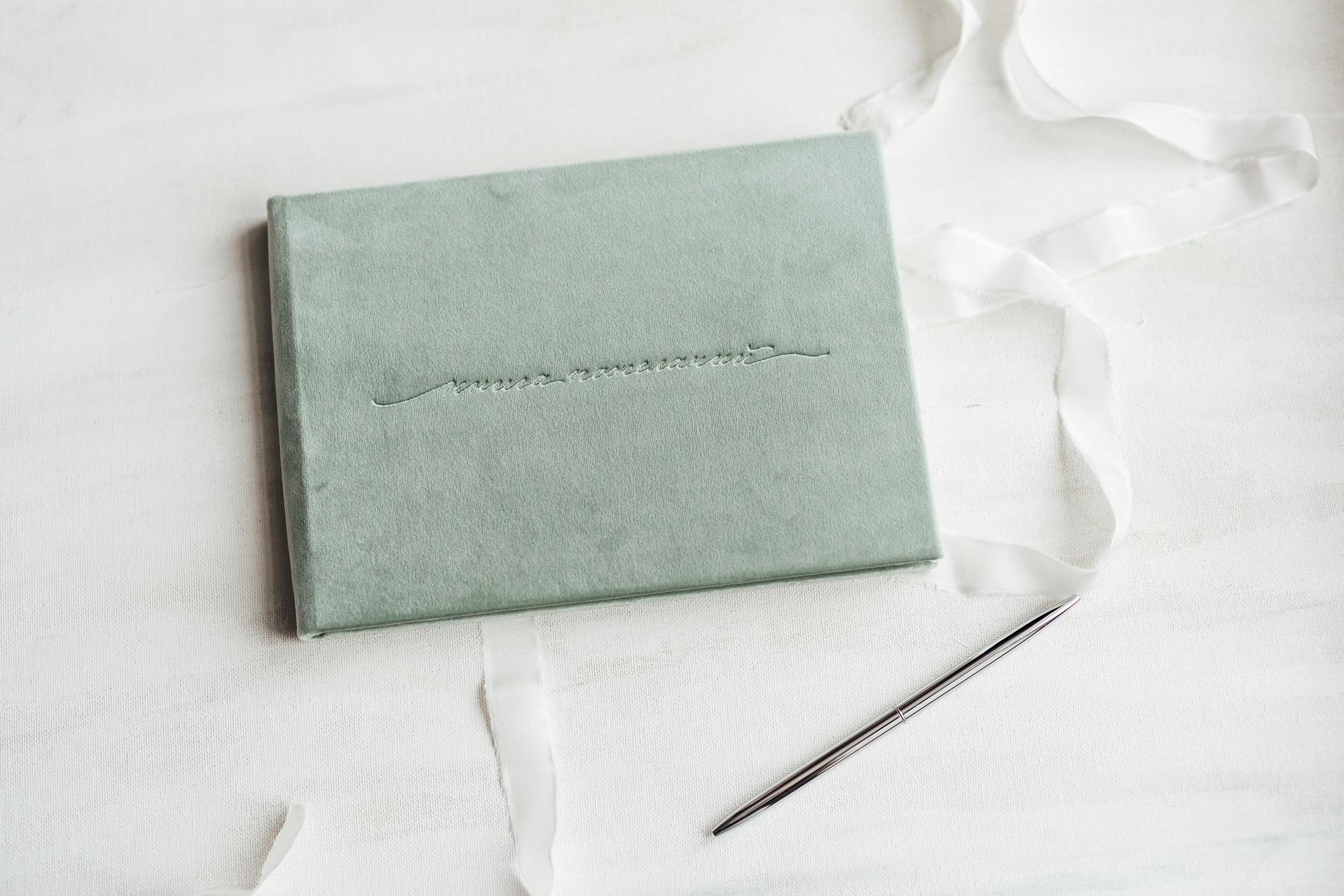 Бархатная книга пожеланий 23*16 см