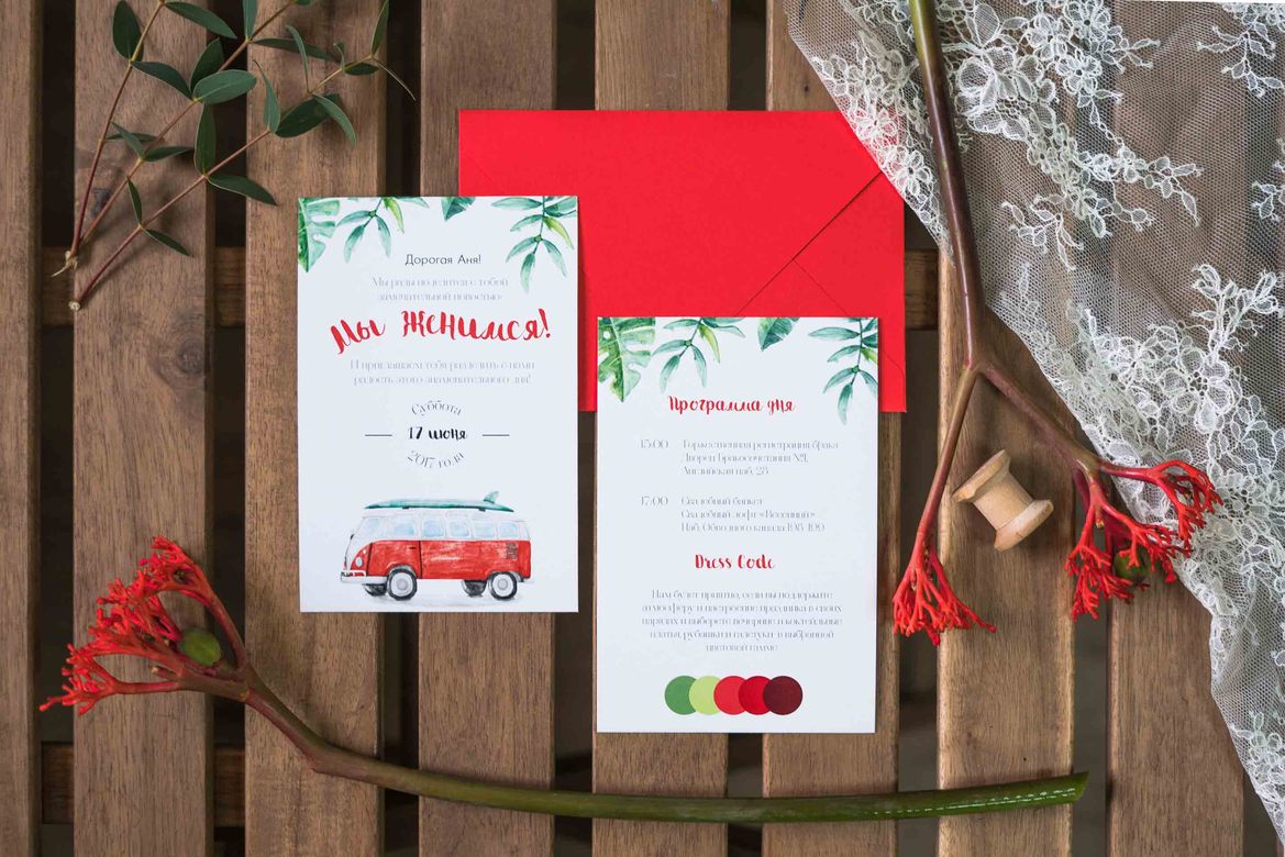 Приглашения "RetroBus Red" / "Красный ретро автобус"