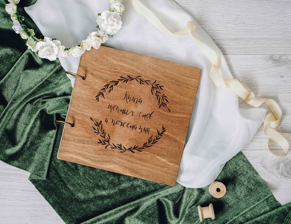 Деревянная книга пожеланий "Wishes" /"Пожелания"