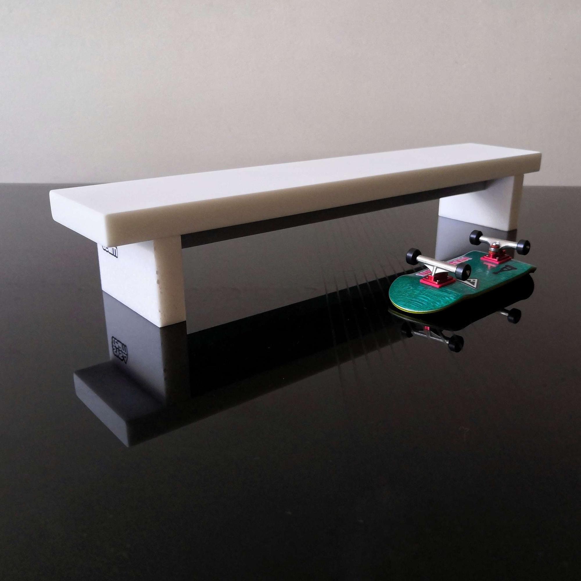 Фигура фингерборд Systeam FB - Granite Bench белая