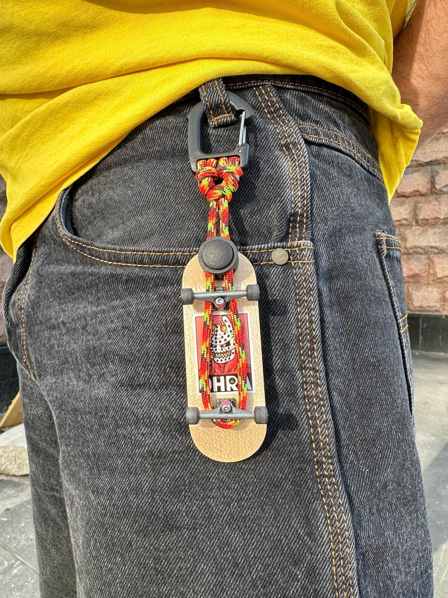 Fingerboard holder ACK ITEMS - Cалатовый с синим (держатель для фингерборда)