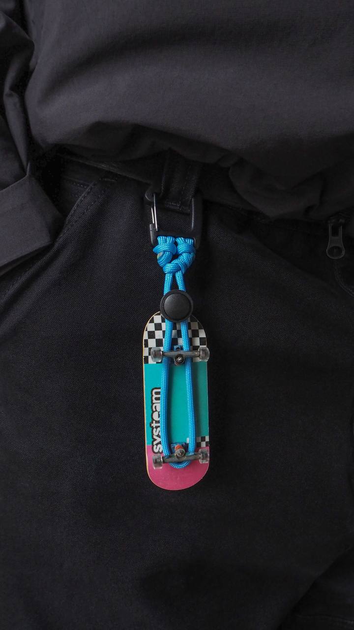 Fingerboard holder ACK ITEMS - Чёрный с красным и салатовым (держатель для фингерборда)