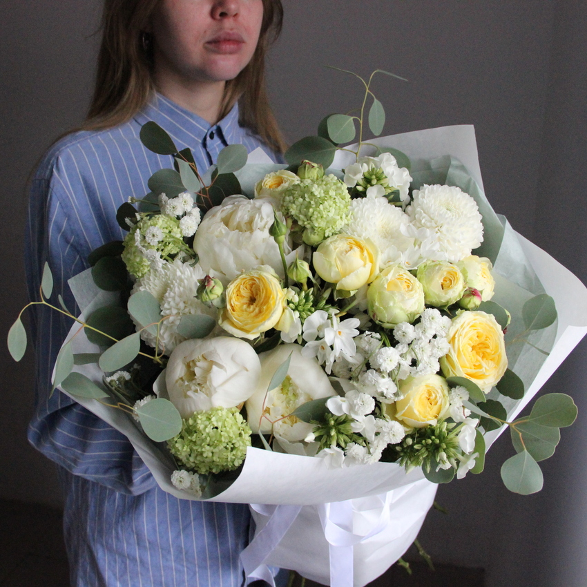 букет цветов белый жёлтый