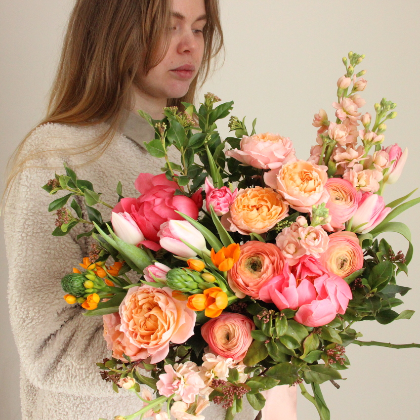 Пионы, ранункулюсы и садовые розы