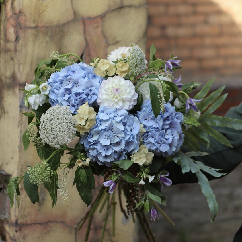 букет с гортензией и клематисом вид 4