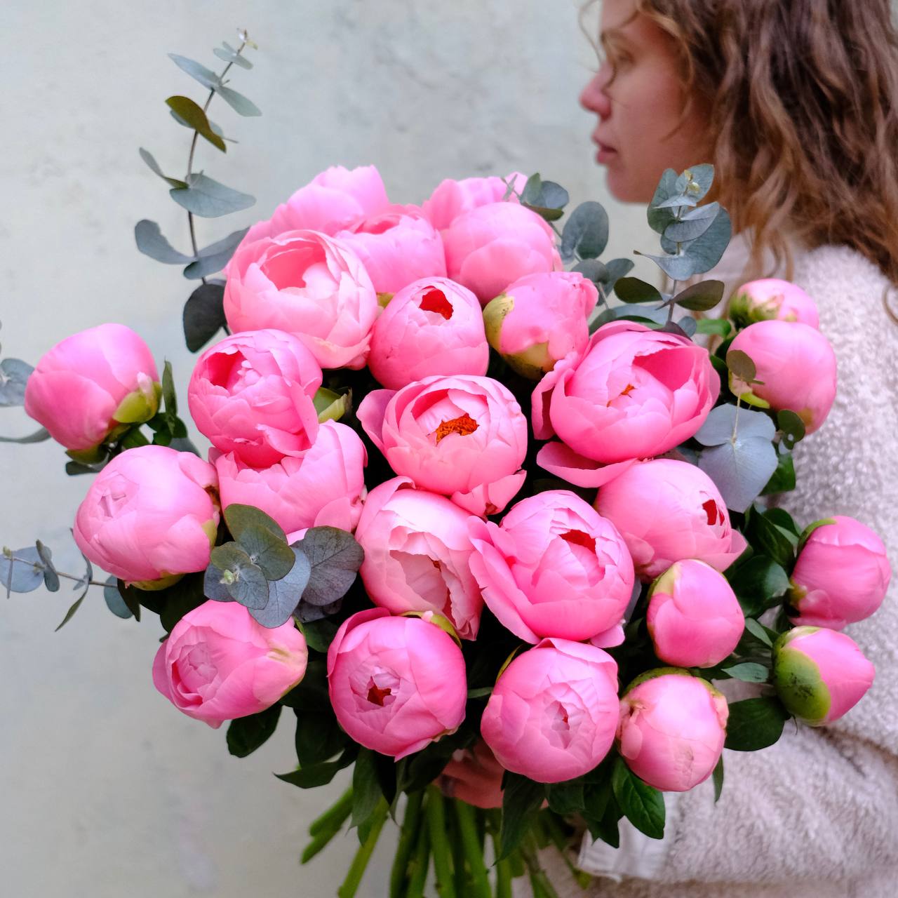 Букет с розовыми пионами