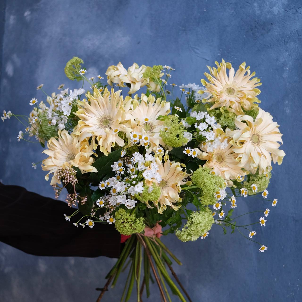Букет с ромашками и герберами
