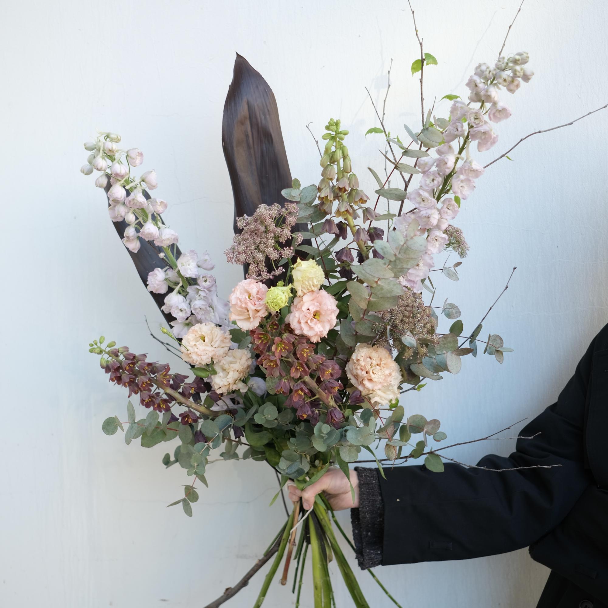 Рябчики, дельфиниум и зонтики моркови