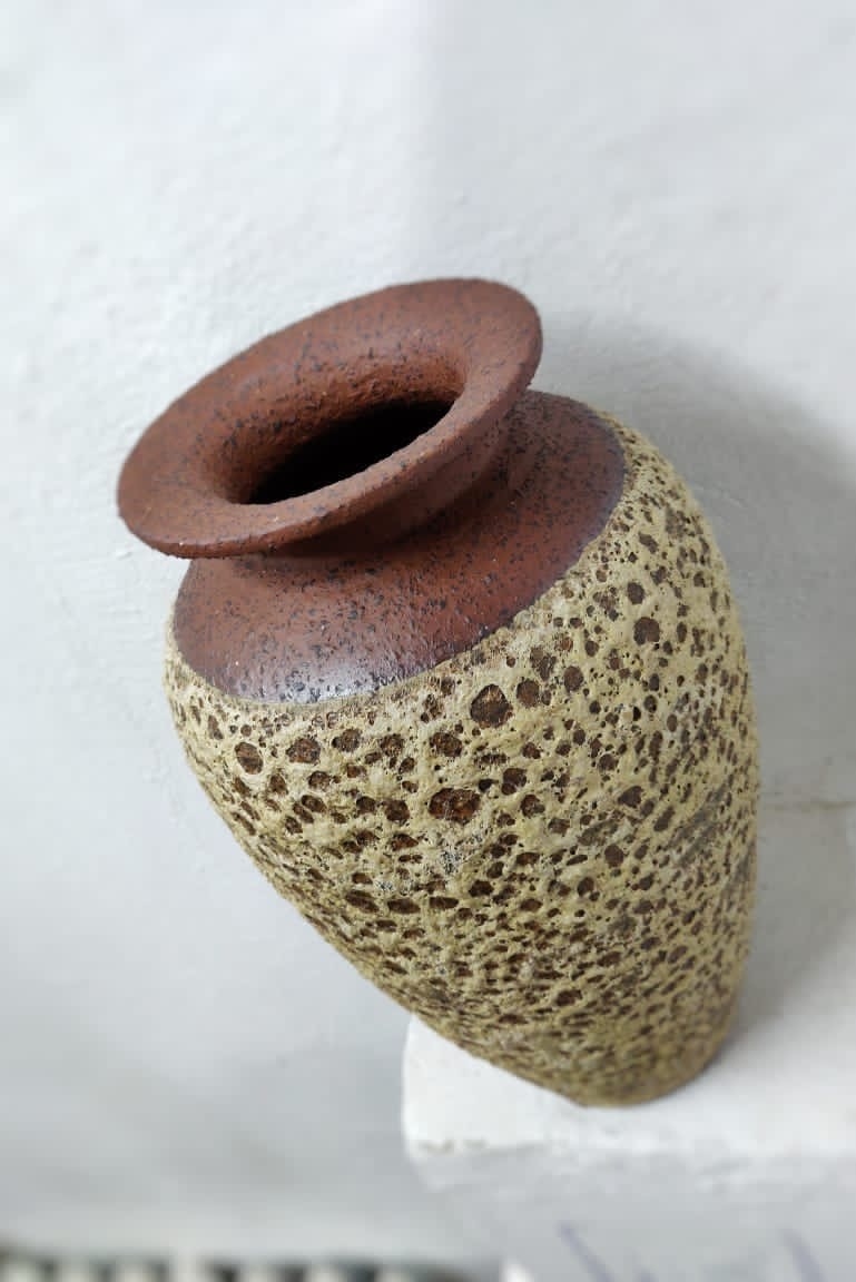 Ваза с вулканической глазурью