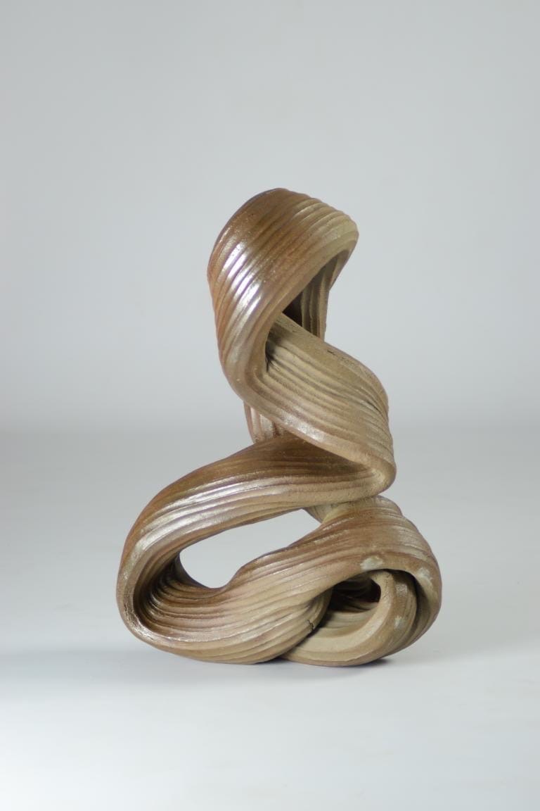 "Сидящая девушка"