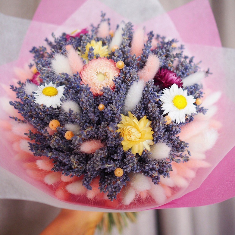 букет из лаванды и сухоцветов