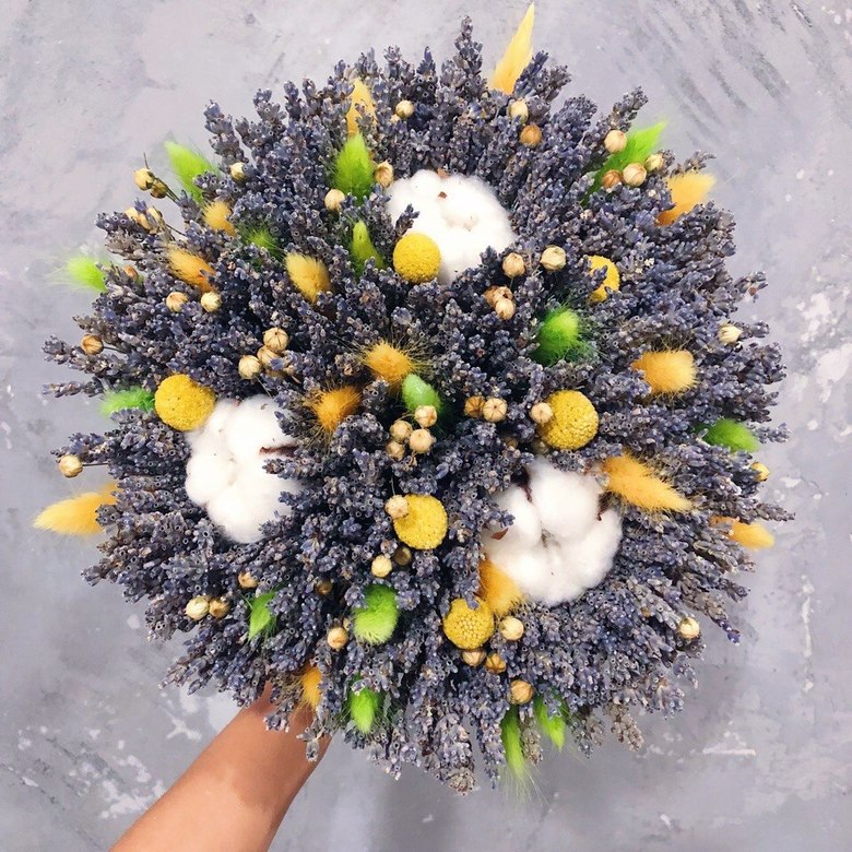 букет из лаванды и сухоцветов