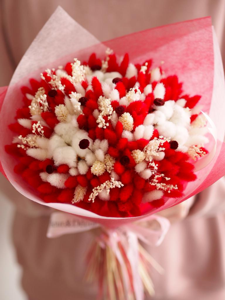 Букет из красных сухоцветов