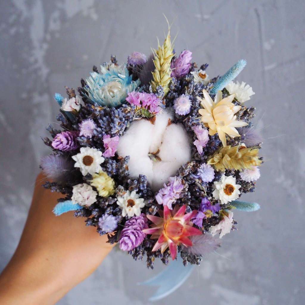 букет из сухоцветов с лавандой