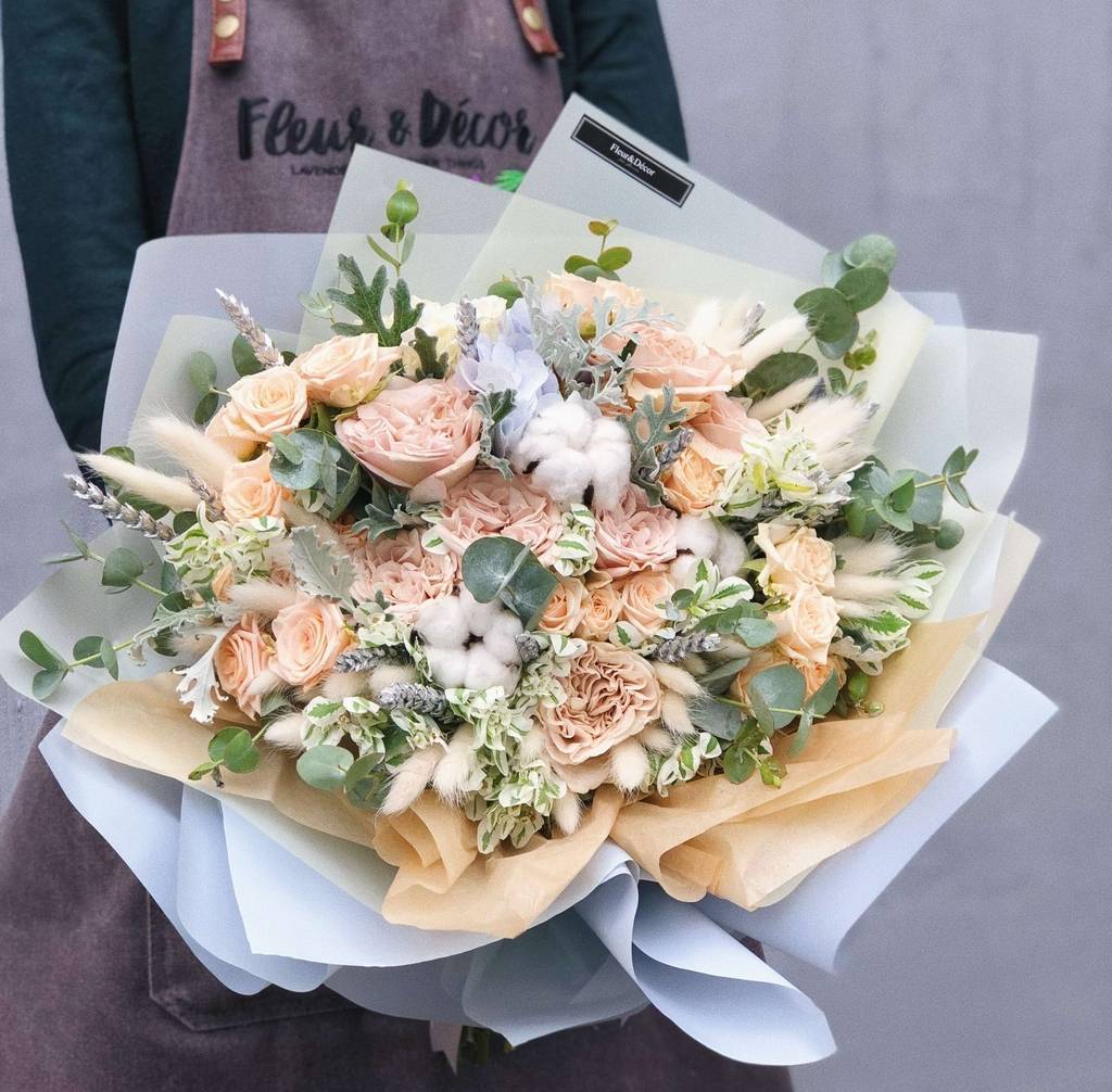 букет с гортензией и розами lafleurdecor.ru