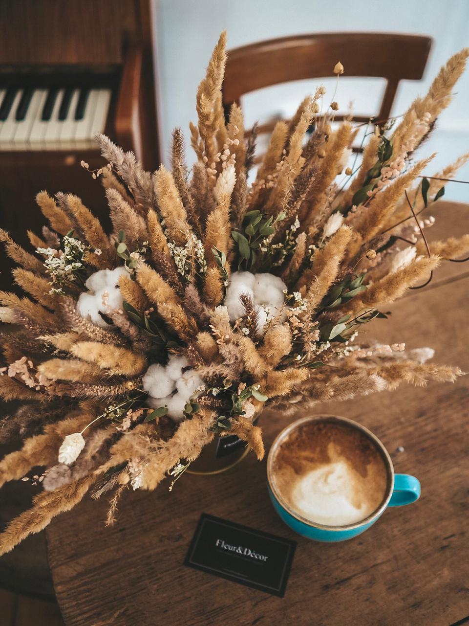 композиция из сухоцветов в интерьер lafleurdecor.ru