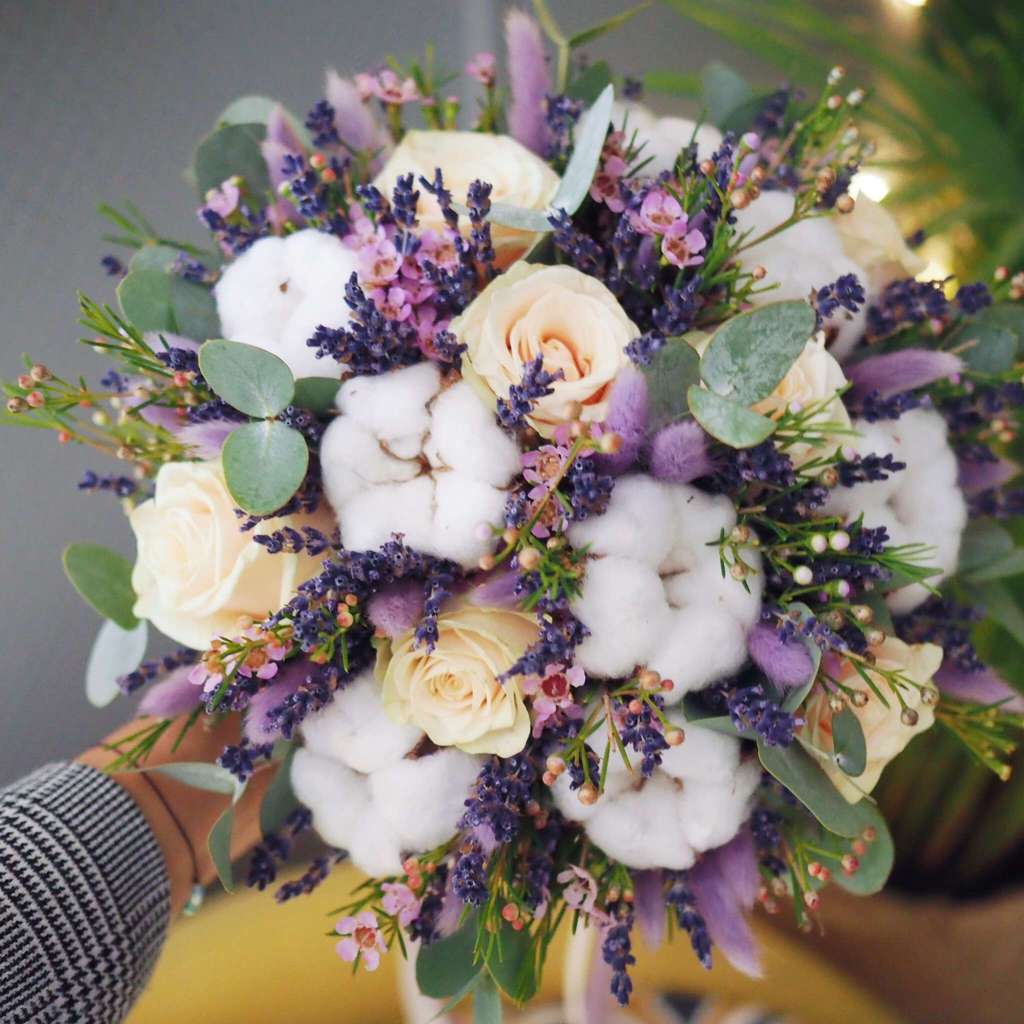 букет невесты с розами и сухоцветами lafleurdecor.ru