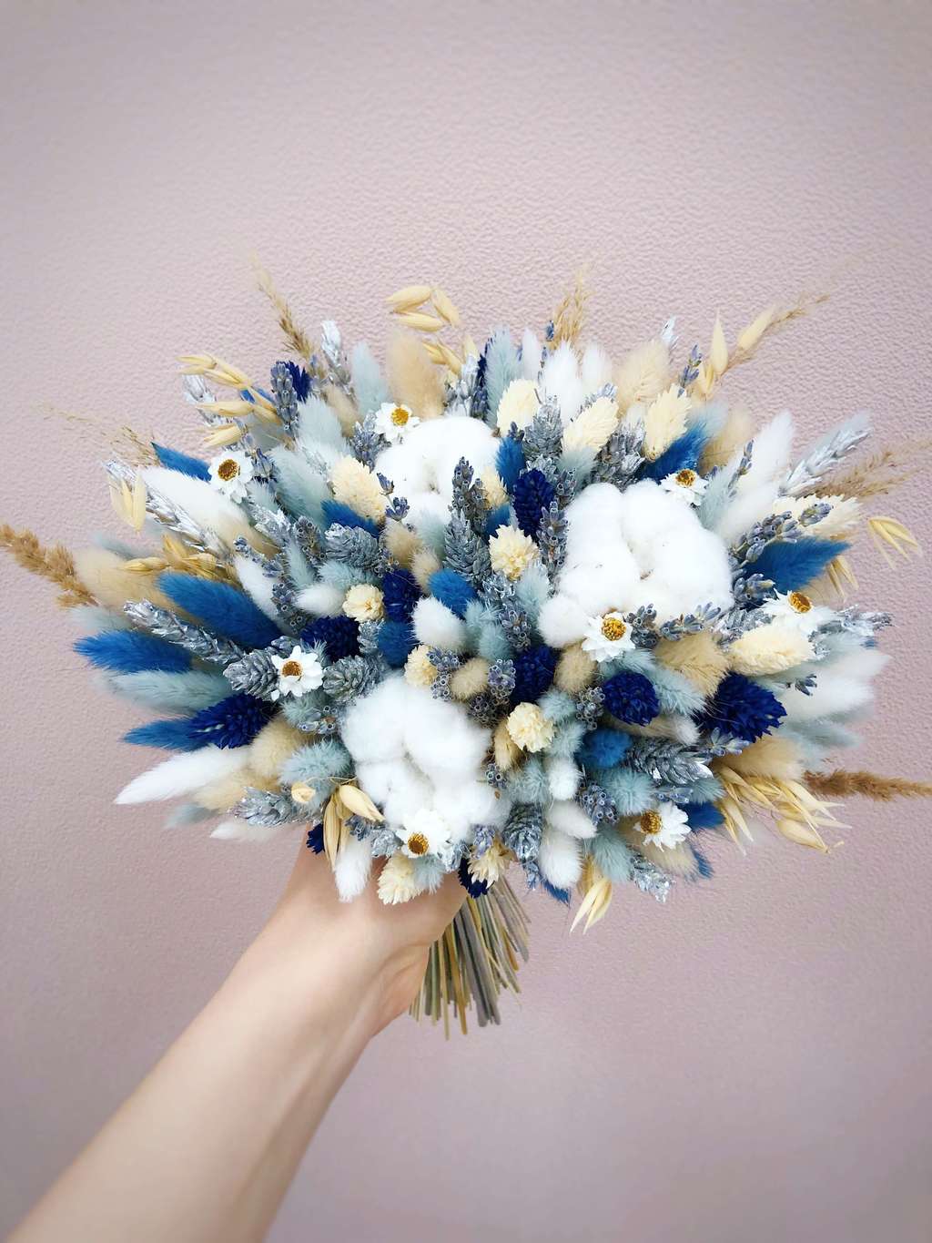 букет из лагуруса с хлопком в синих тонах