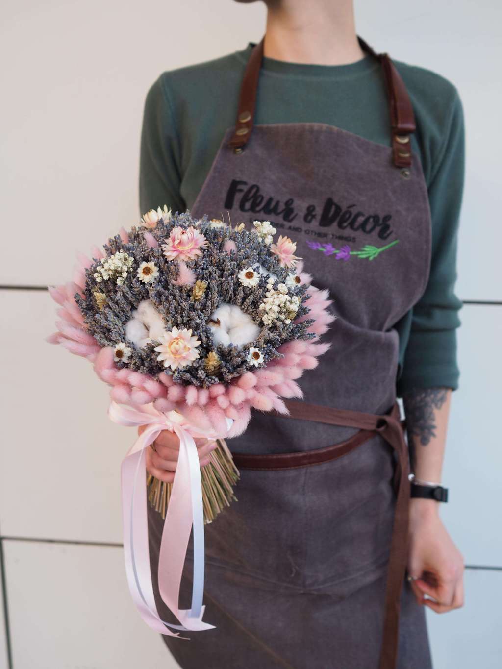 Розовый букет из лаванды и сухоцветов с хлопком lafleurdecor.ru