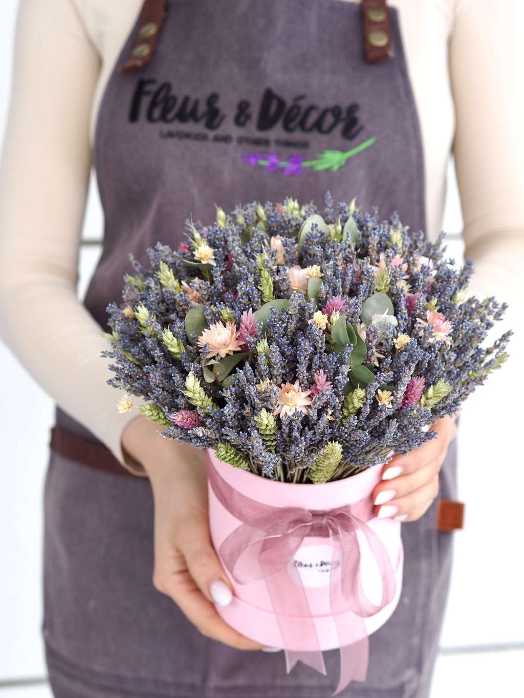 Средняя шляпная коробка с лавандой и эвкалиптом