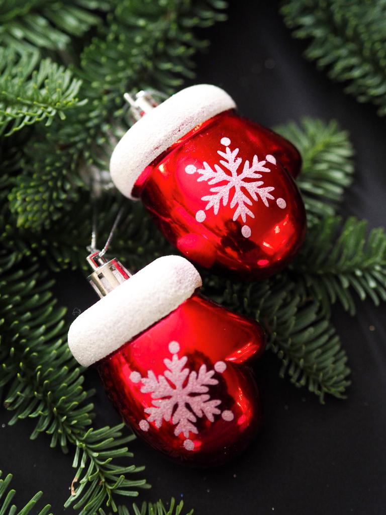 Ёлочное украшение красные рукавички