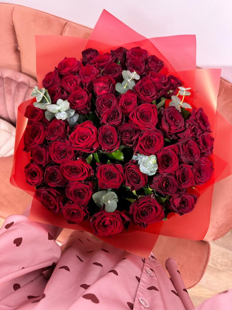 Букет красных роз 51 шт