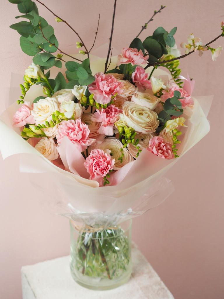 Весенний букет с цветущими ветками