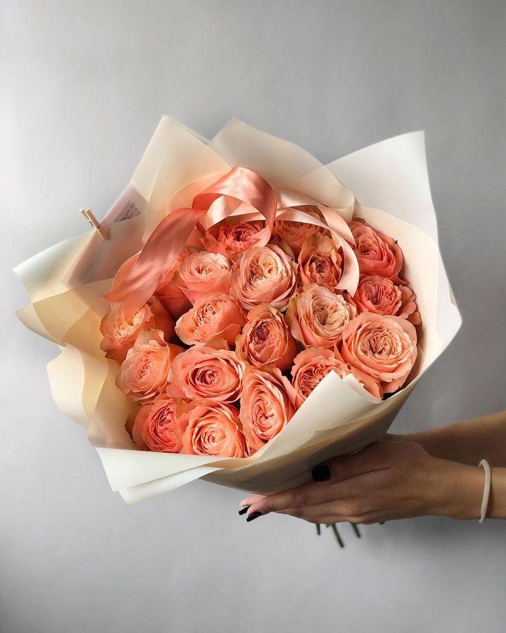 Пионовидная роза в ассортименте