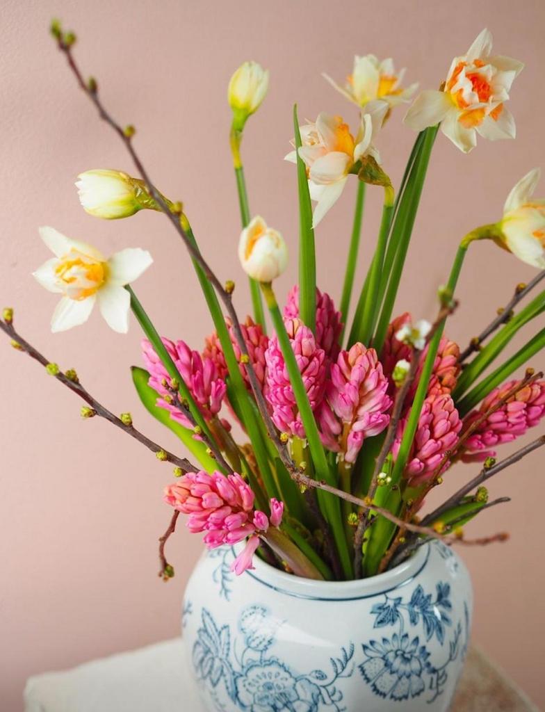 Весенний букет с гиацинтами