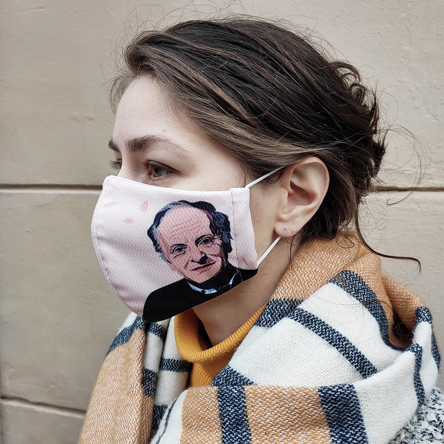 Маска многоразовая для лица розового цвета с портретом писателя Бродского