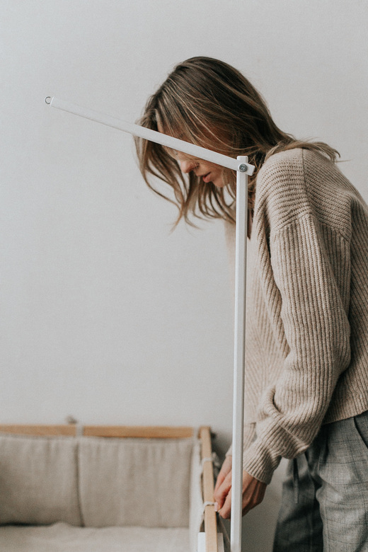 Деревянный держатель для мобиля в белом цвете