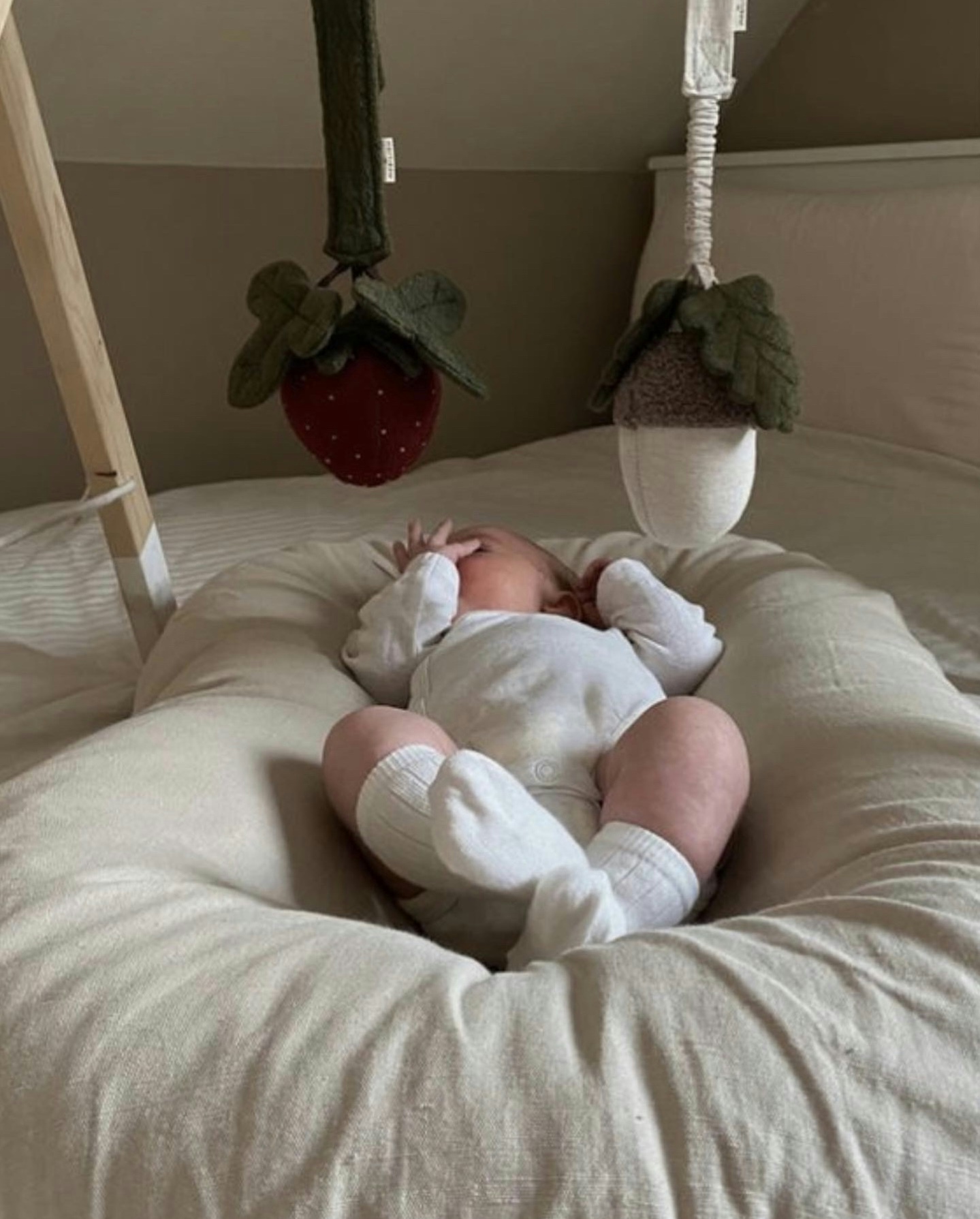 Подвесная погремушка "Жёлудь"