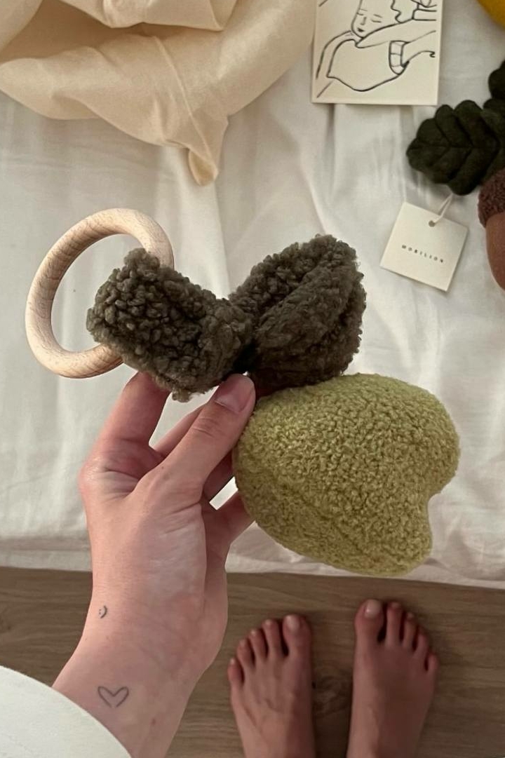 Погремушка на колечке "Груша"