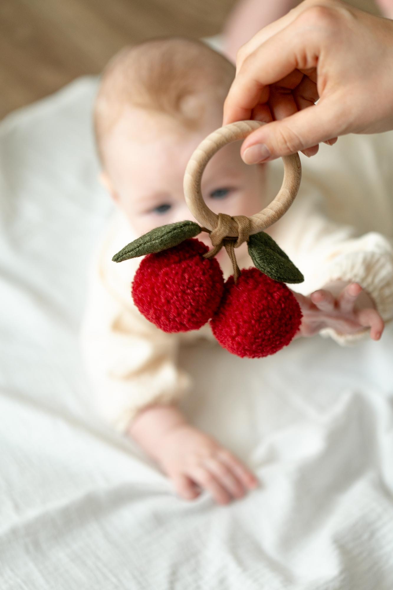 Погремушка  на колечке "Вишенки"