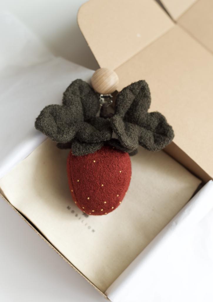Погремушка "Клубника'' на коляску