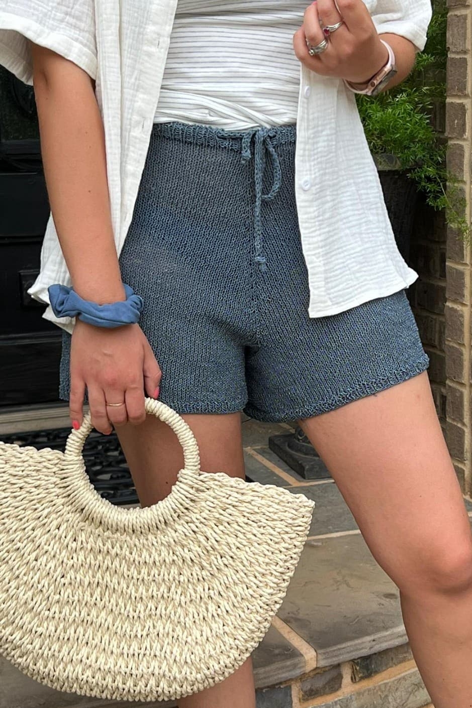 Шорты джинсового цвета в комплекте с рубашкой