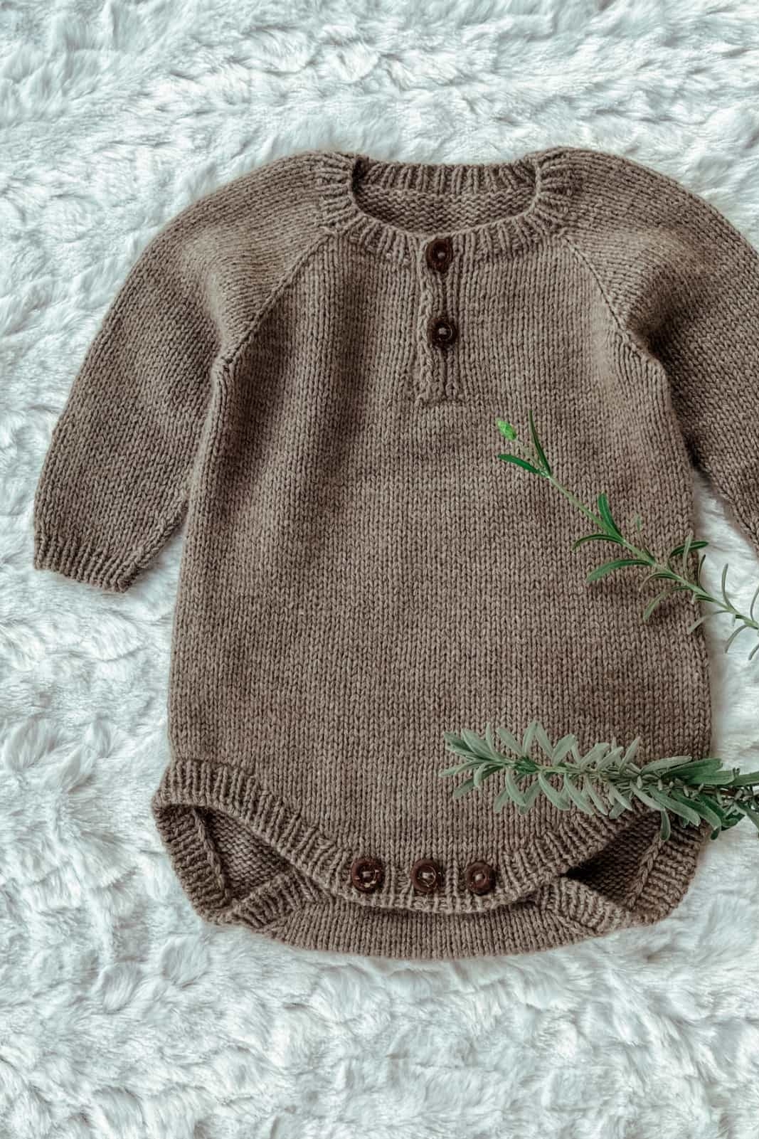 Нежный комплект - боди и чепчик для фотосессии