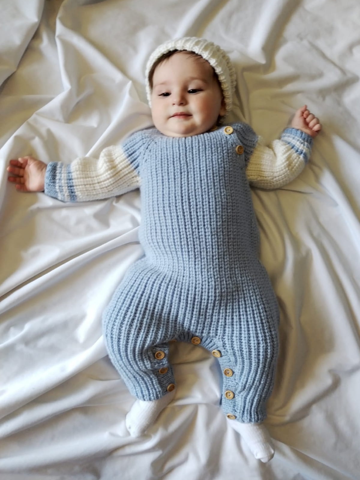 Комбинезон Cozy Mini — детский комбинезон спицами (PDF-описание)