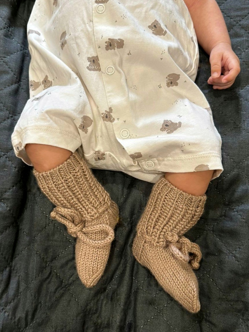 Бесплатное описание - Носочки Cozy props