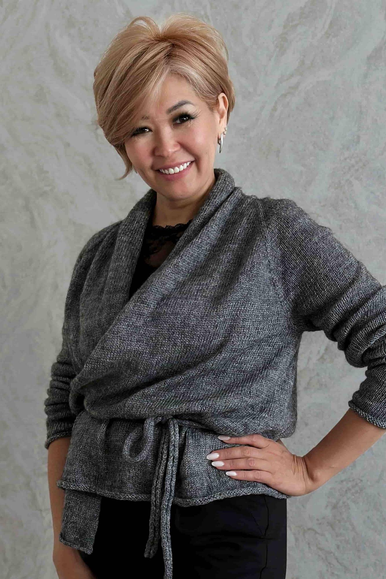 Versa — с красивой драпировкой и узким поясом